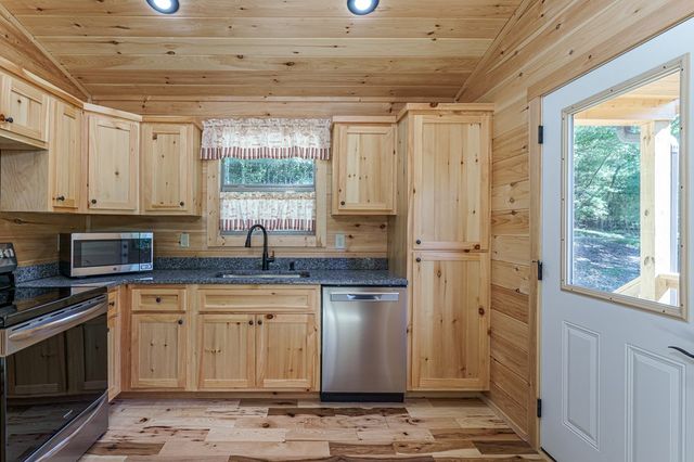 180 Hawthorne Drive, Murphy, NC 28906
