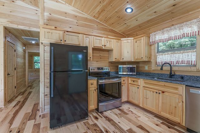 180 Hawthorne Drive, Murphy, NC 28906