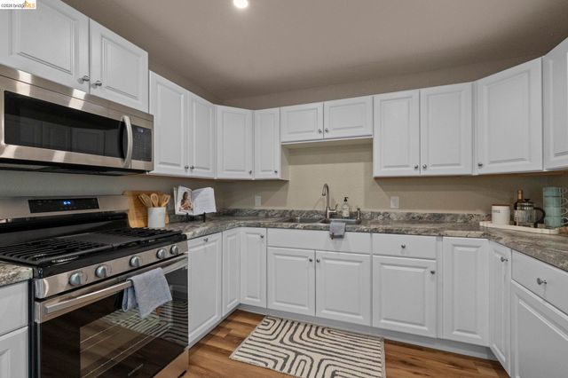 9721 Manzanita Way, Coulterville, CA 95311