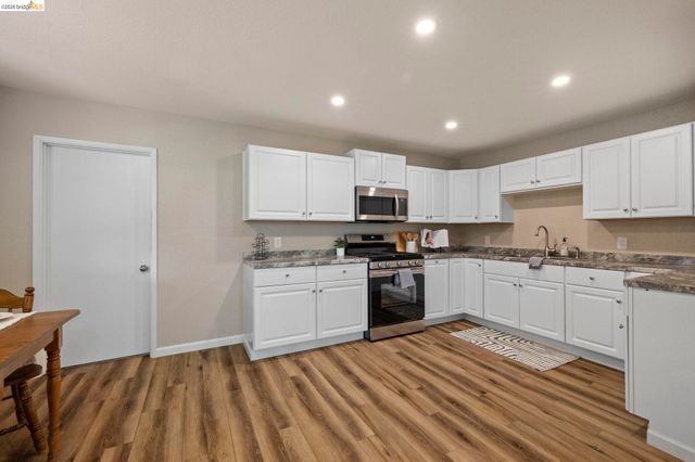 9721 Manzanita Way, Coulterville, CA 95311