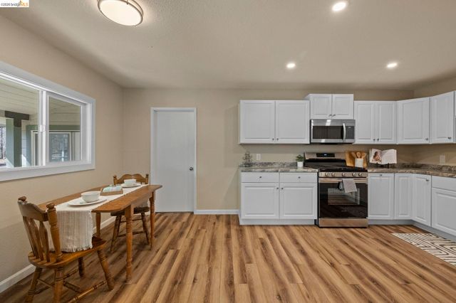 9721 Manzanita Way, Coulterville, CA 95311