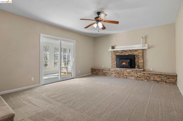 9721 Manzanita Way, Coulterville, CA 95311