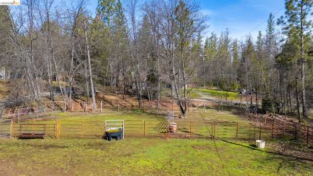 9721 Manzanita Way, Coulterville, CA 95311