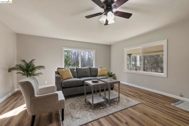 9721 Manzanita Way, Coulterville, CA 95311