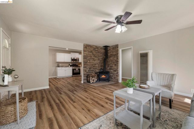 9721 Manzanita Way, Coulterville, CA 95311