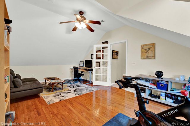 3813 Rochester Road, Royal Oak, MI 48073