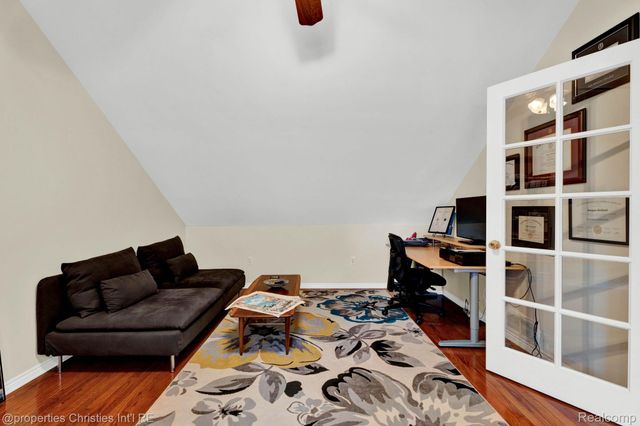 3813 Rochester Road, Royal Oak, MI 48073