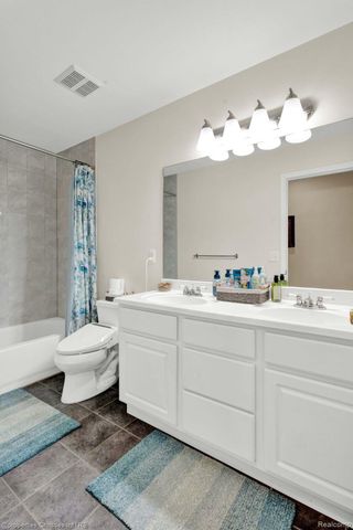 3813 Rochester Road, Royal Oak, MI 48073