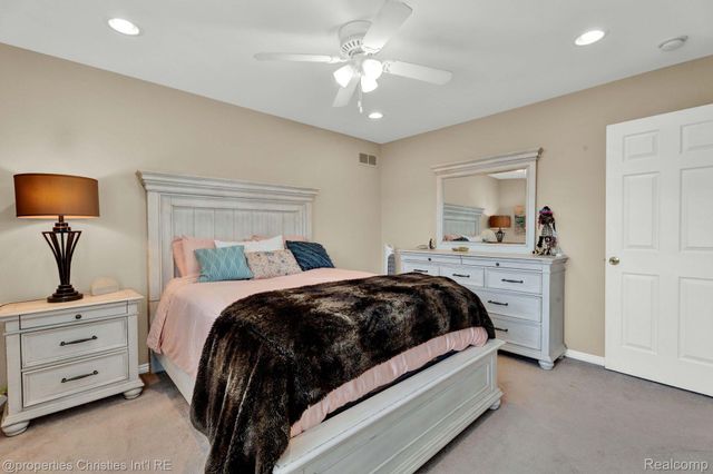 3813 Rochester Road, Royal Oak, MI 48073