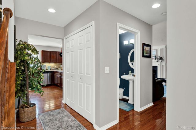 3813 Rochester Road, Royal Oak, MI 48073