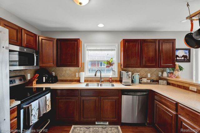 3813 Rochester Road, Royal Oak, MI 48073