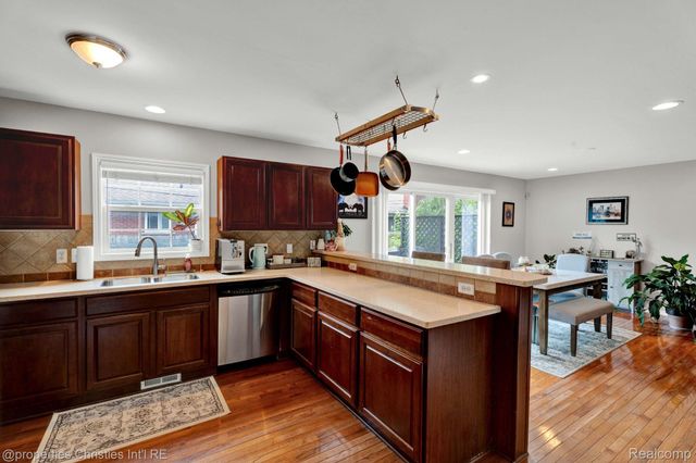 3813 Rochester Road, Royal Oak, MI 48073