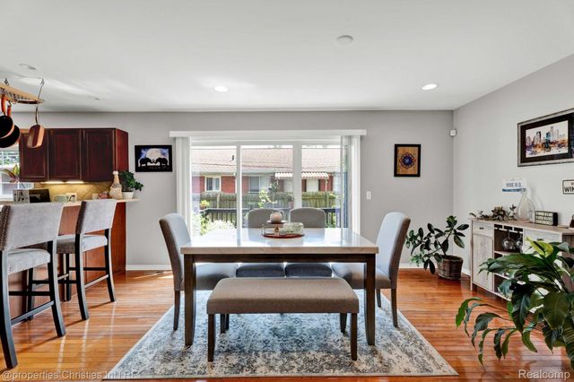 3813 Rochester Road, Royal Oak, MI 48073