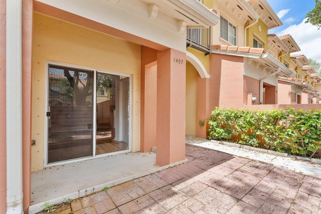 1407 S SANTA CATALINA Circle, North Lauderdale, FL 33068