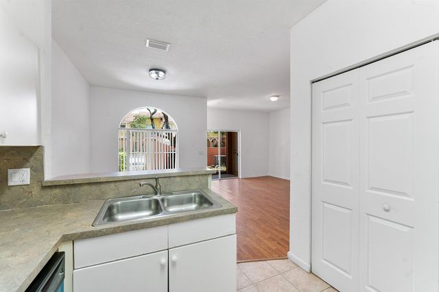 1407 S SANTA CATALINA Circle, North Lauderdale, FL 33068