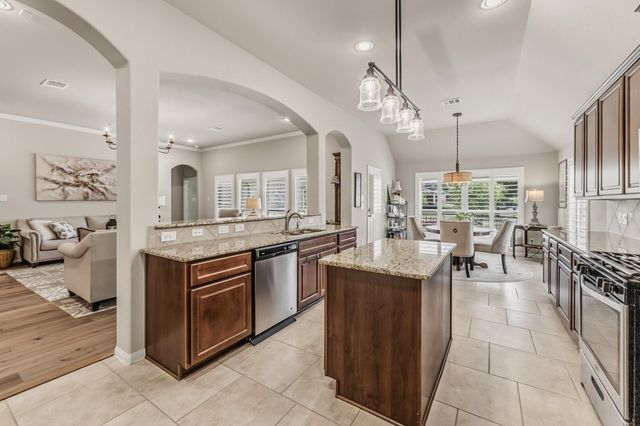 94 La Costa Drive, Montgomery, TX 77356