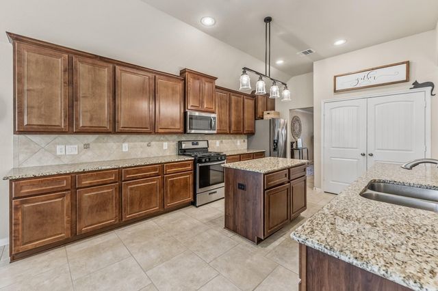 94 La Costa Drive, Montgomery, TX 77356