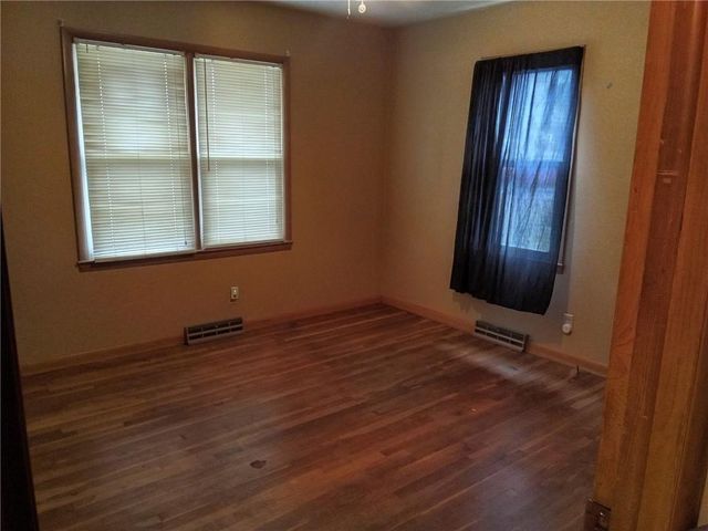 925 N Elm Street, Nevada, MO 64772