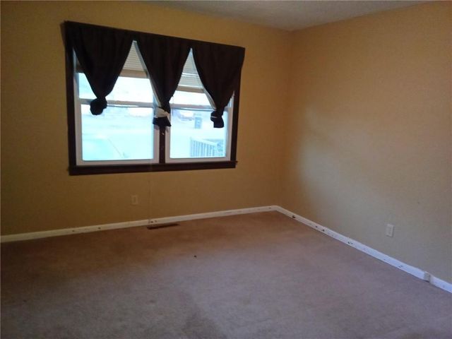 925 N Elm Street, Nevada, MO 64772