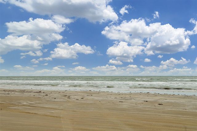 3010 Blue Water Hwy, Surfside Beach, TX 77541