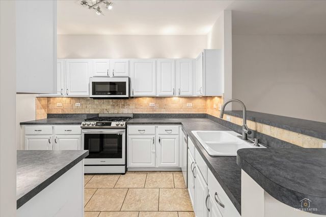 642 W Moreland Avenue, Addison, IL 60101