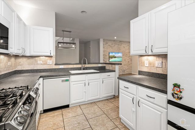 642 W Moreland Avenue, Addison, IL 60101
