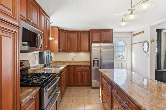 25 Moulton Road, Hampton, NH 03842