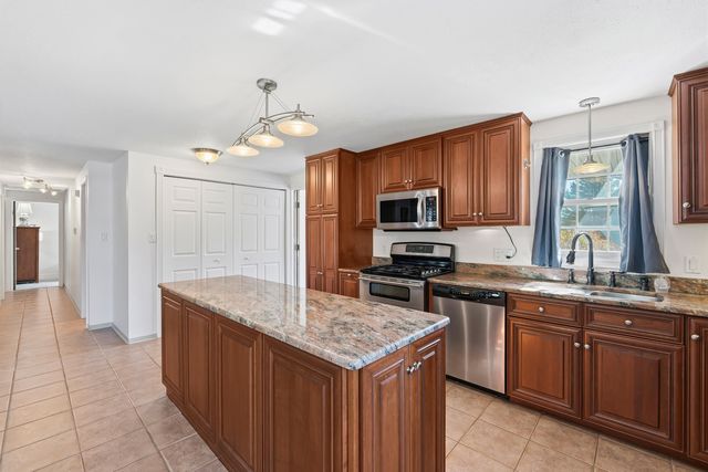 25 Moulton Road, Hampton, NH 03842