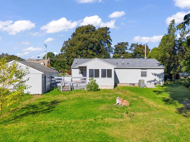 25 Moulton Road, Hampton, NH 03842