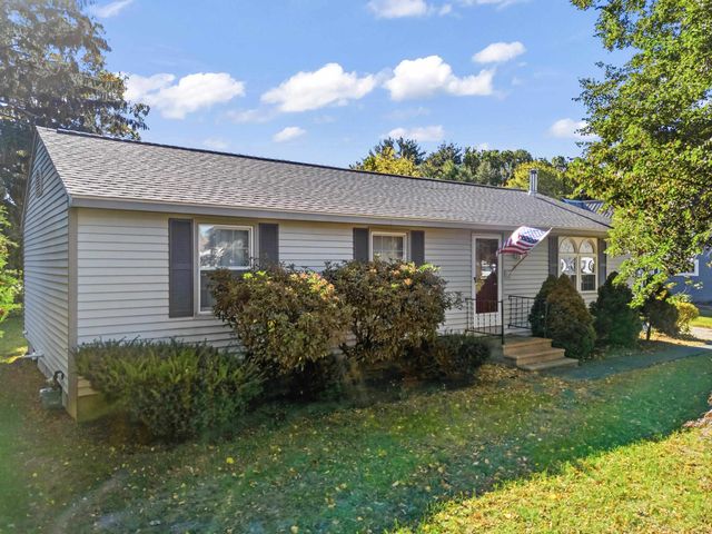 25 Moulton Road, Hampton, NH 03842