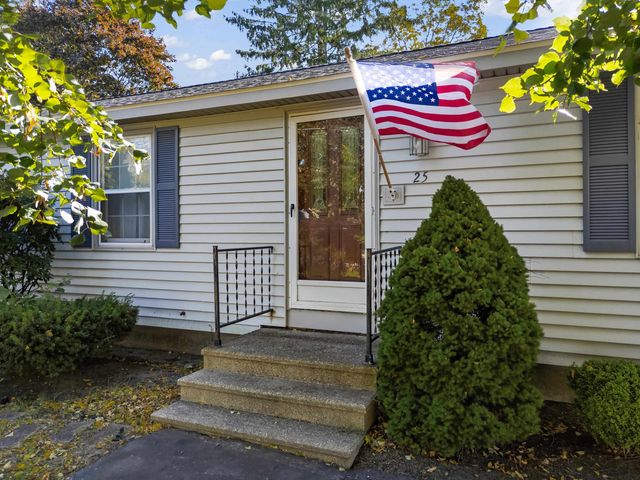 25 Moulton Road, Hampton, NH 03842