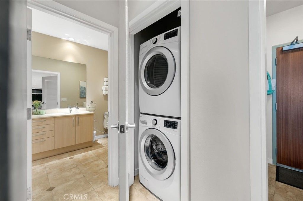 Image 15 of property listing at 800 The Mark 102, San Diego, CA 92101