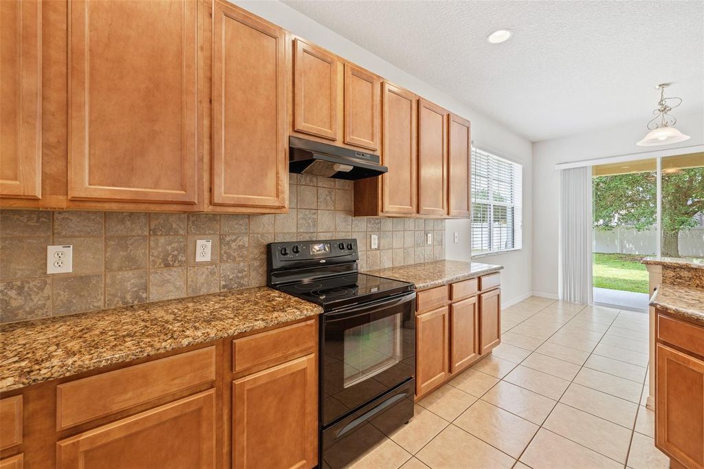 Image 12 of property listing at 10075 BAYWATER BREEZE DRIVE, Orlando, FL 32827