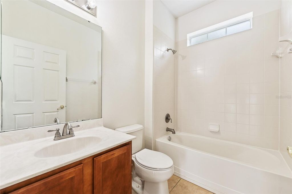 Image 18 of property listing at 10075 BAYWATER BREEZE DRIVE, Orlando, FL 32827