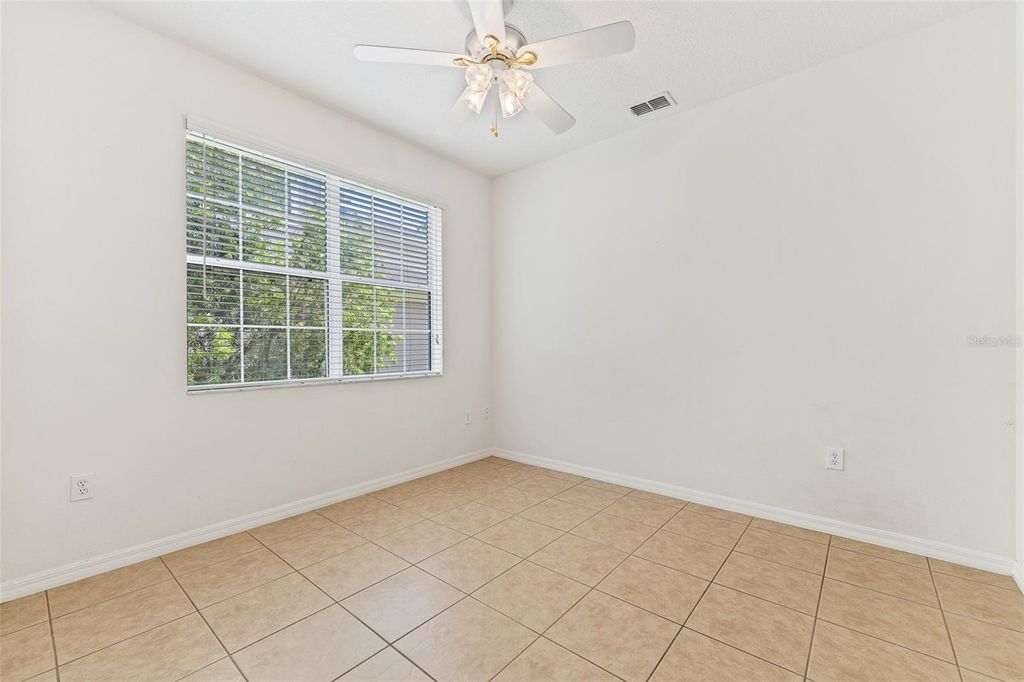 Image 19 of property listing at 10075 BAYWATER BREEZE DRIVE, Orlando, FL 32827