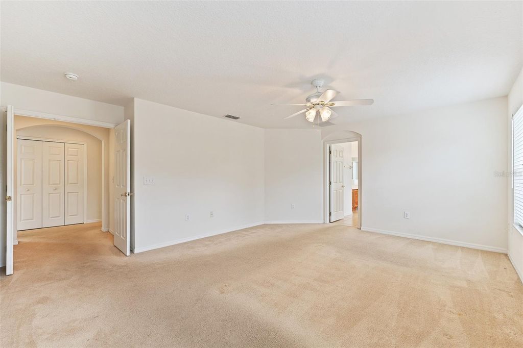 Image 24 of property listing at 10075 BAYWATER BREEZE DRIVE, Orlando, FL 32827