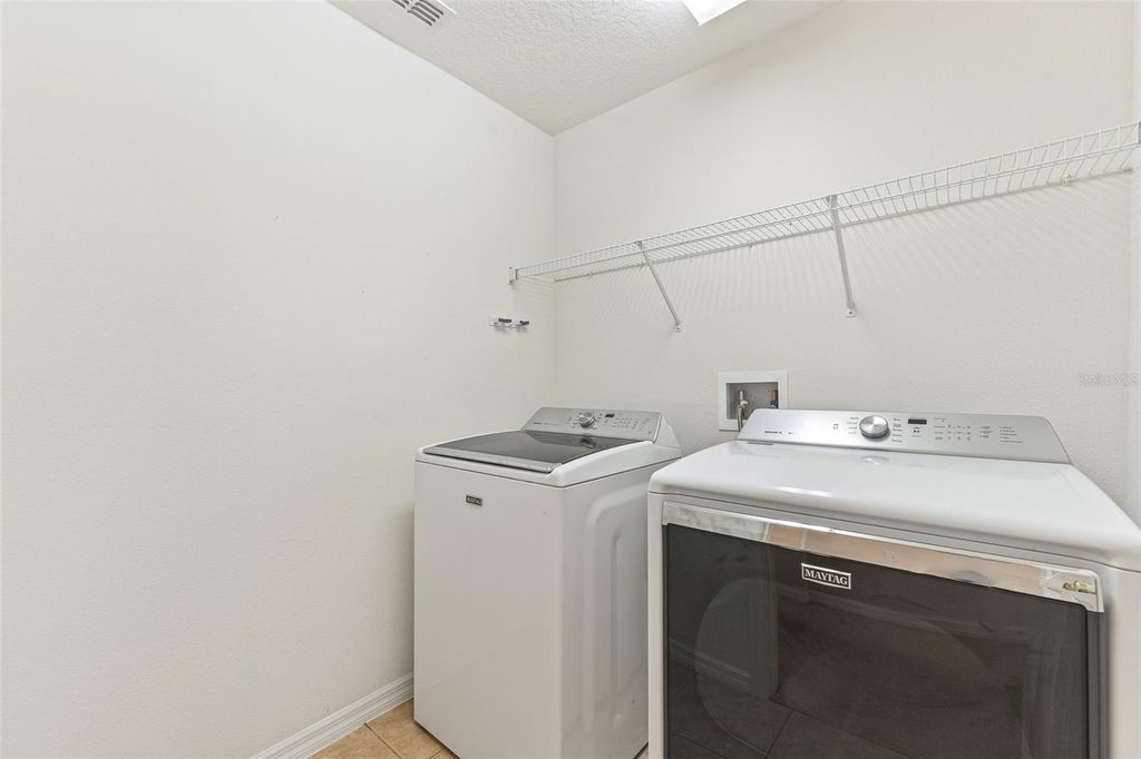 Image 32 of property listing at 10075 BAYWATER BREEZE DRIVE, Orlando, FL 32827