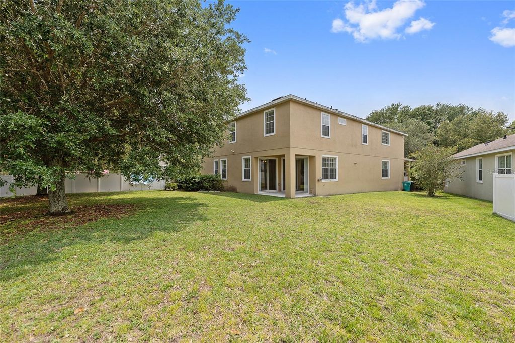 Image 35 of property listing at 10075 BAYWATER BREEZE DRIVE, Orlando, FL 32827
