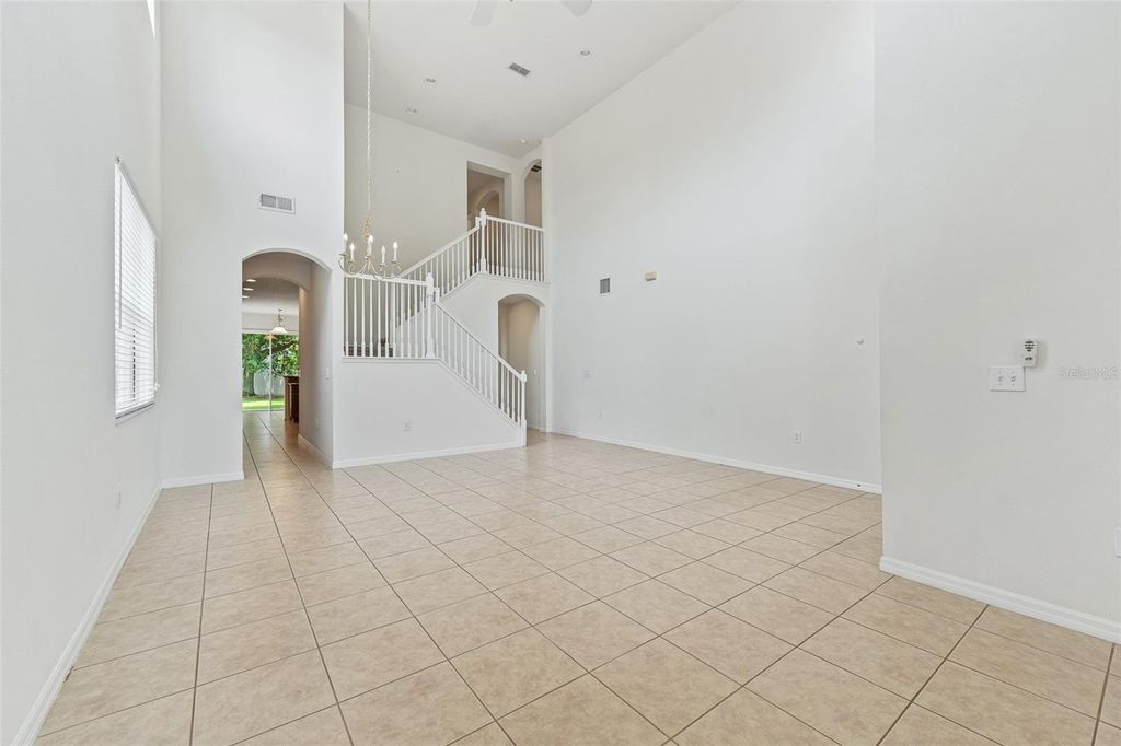 Image 5 of property listing at 10075 BAYWATER BREEZE DRIVE, Orlando, FL 32827