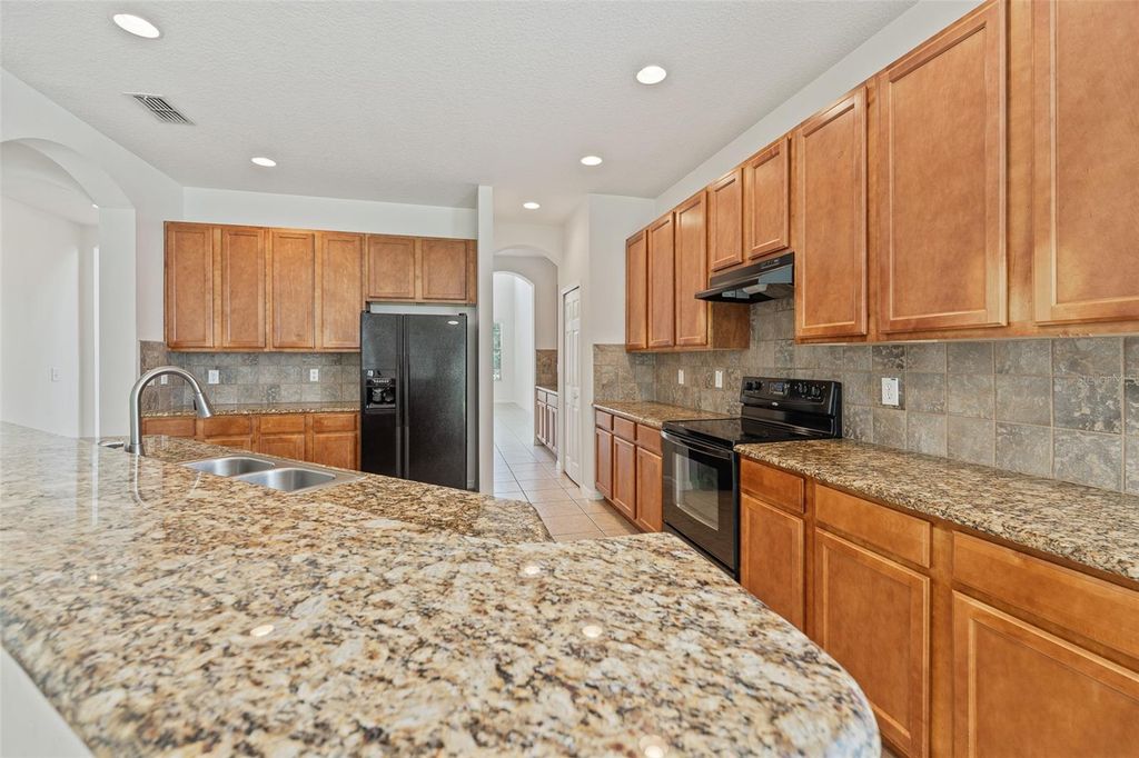 Image 10 of property listing at 10075 BAYWATER BREEZE DRIVE, Orlando, FL 32827