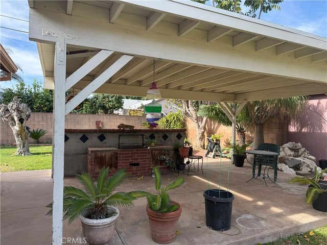 6857 Chimineas, Reseda, CA 91335