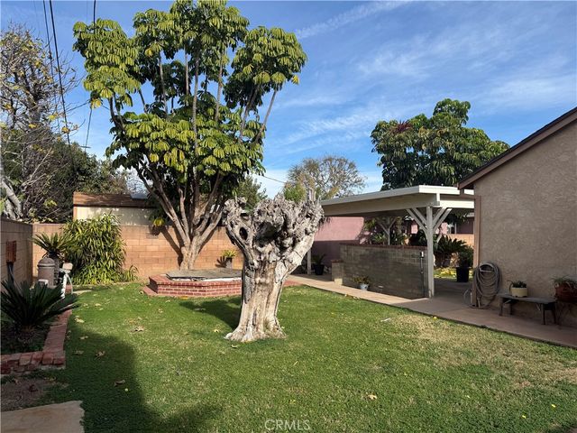 6857 Chimineas, Reseda, CA 91335