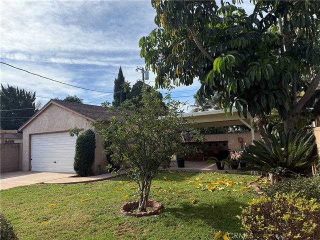 6857 Chimineas, Reseda, CA 91335