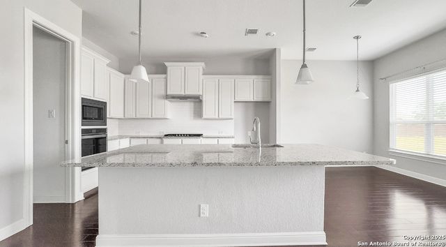 212 Big Bend, Castroville, TX 78009