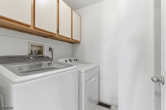 96 Magellan Way, Franklin Twp., NJ 08823