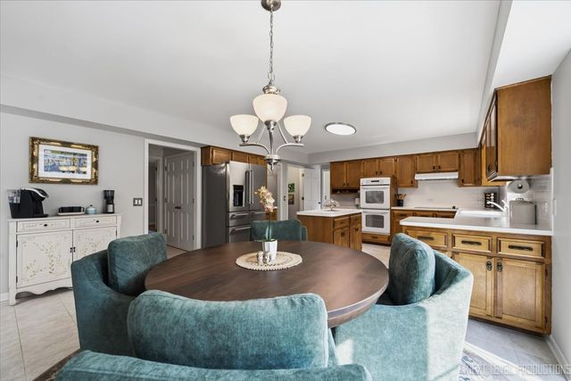 832 Wexford Court, Naperville, IL 60540