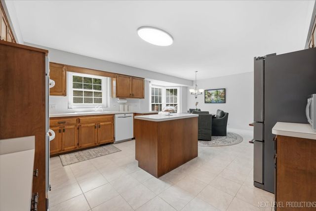 832 Wexford Court, Naperville, IL 60540