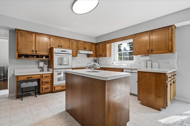 832 Wexford Court, Naperville, IL 60540