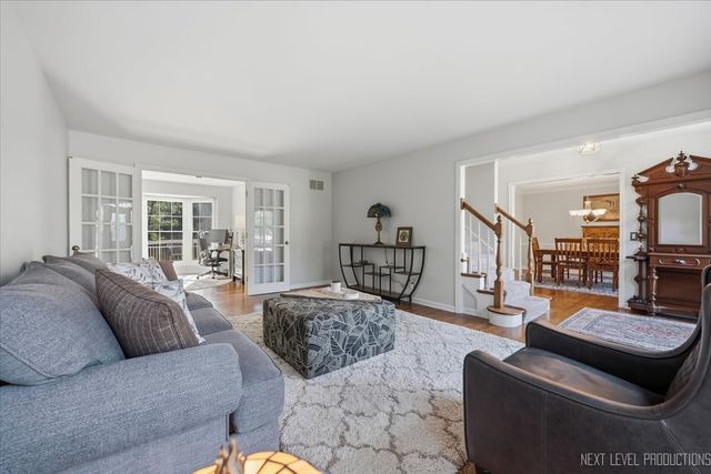 832 Wexford Court, Naperville, IL 60540