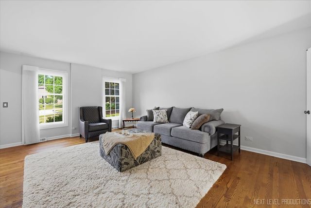 832 Wexford Court, Naperville, IL 60540
